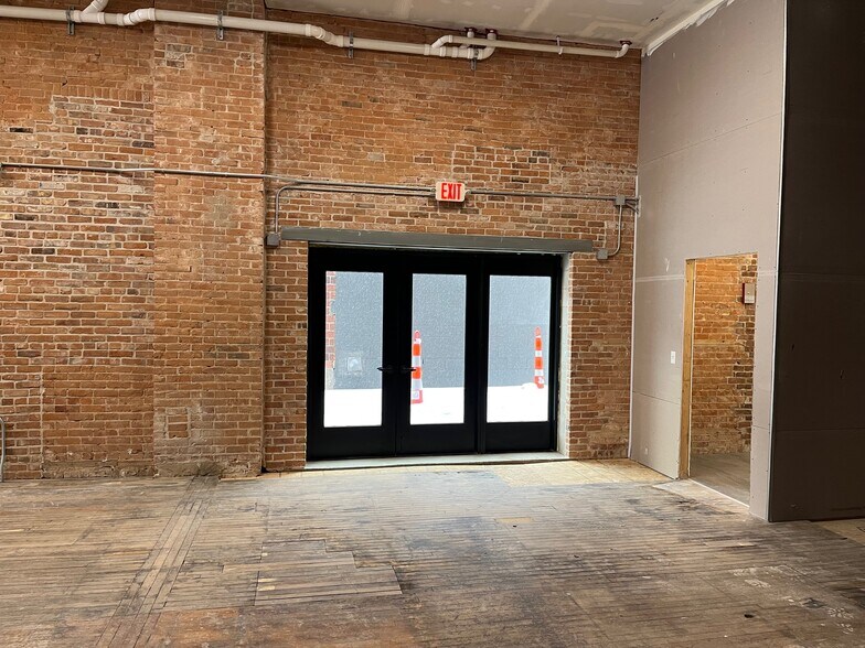 More Photos Of 49 S Madison Ave, Sturgeon Bay Storefront Retail Office For Lease
