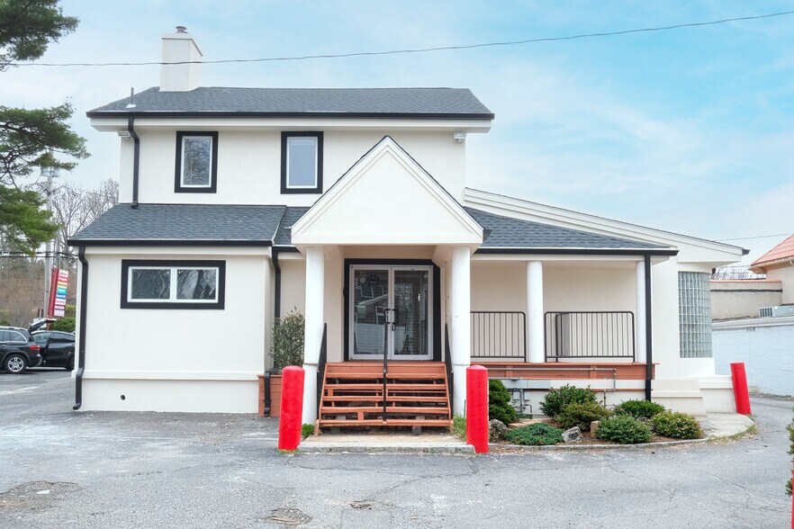 More Photos Of 125 E Jericho Tpke, Huntington Station Freestanding For Sale