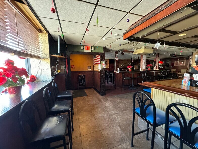 More Photos Of 609 W Montauk Hwy, Lindenhurst Bar For Sale