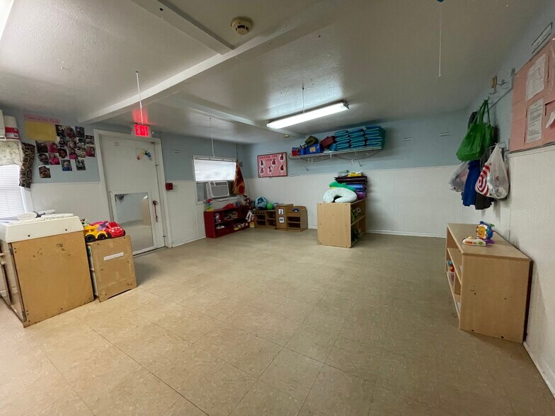More Photos Of 6723 Golfview St, Jacksonville Daycare Center For Sale