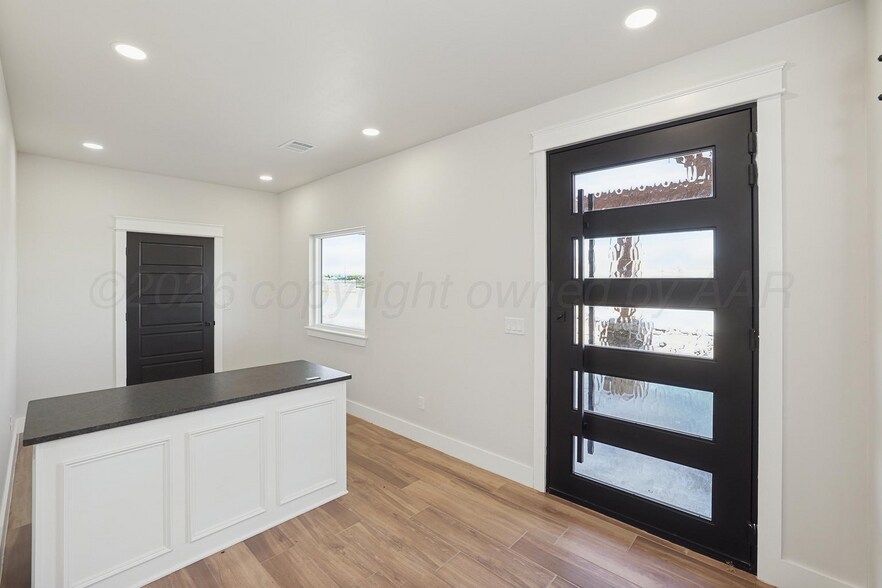 More Photos Of 8501 Cargo Ln, Amarillo Light Manufacturing For Sale