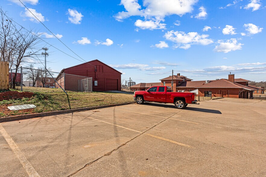 More Photos Of 410 W Harrison Ave, Guthrie Freestanding For Sale