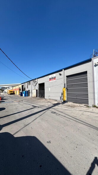Primary Photo Of 3904 NW 32 Ave, Miami Warehouse For Lease
