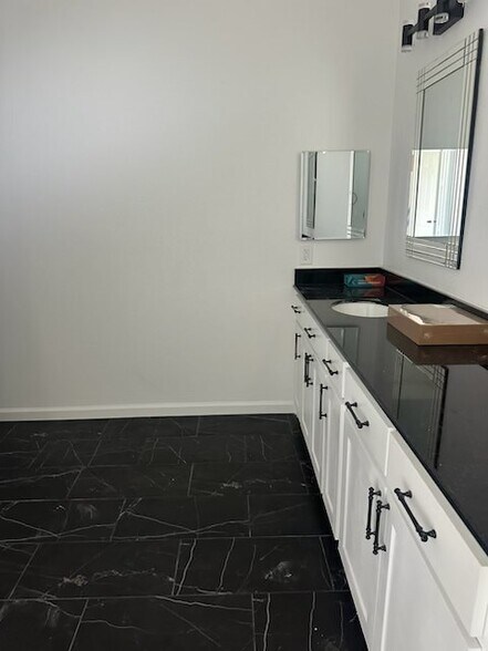 More Photos Of 703 E Oates Rd, Garland Unknown For Lease