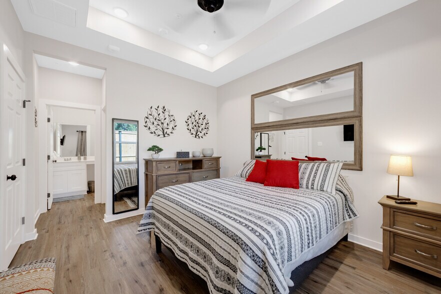 More Photos Of 10317 Lake Rd, Houston Apartments For Sale