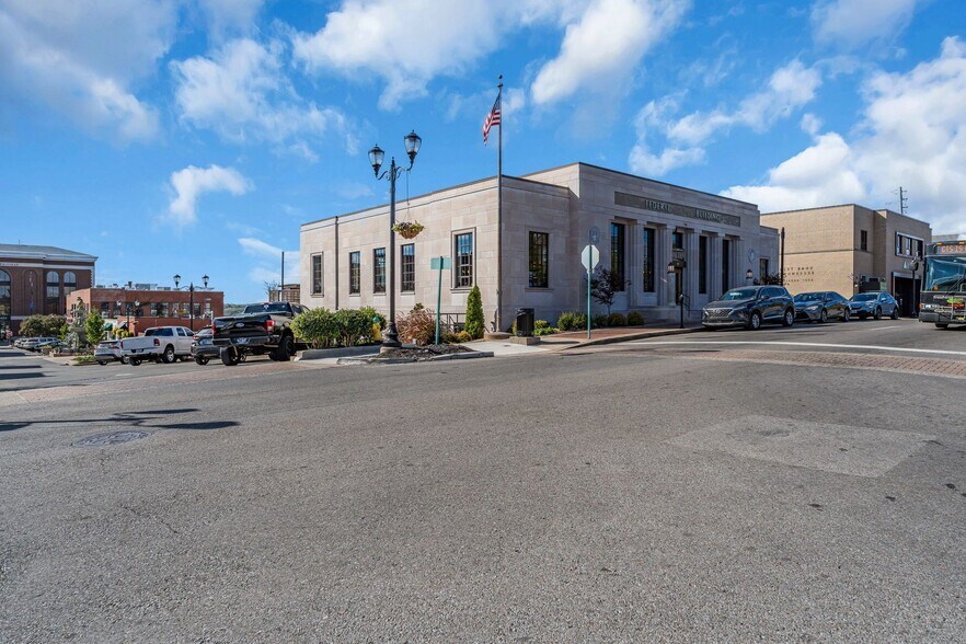 More Photos Of 131 Strawberry Alley Aly, Clarksville General Retail For Lease