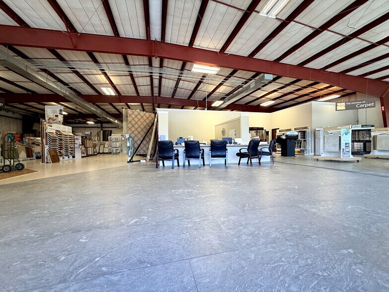 More Photos Of 2145 Edgewood Dr, Lakeland Freestanding For Sale