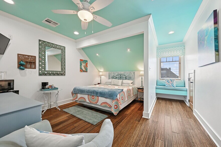 More Photos Of 124 Lafitte St, Mandeville Hospitality For Sale