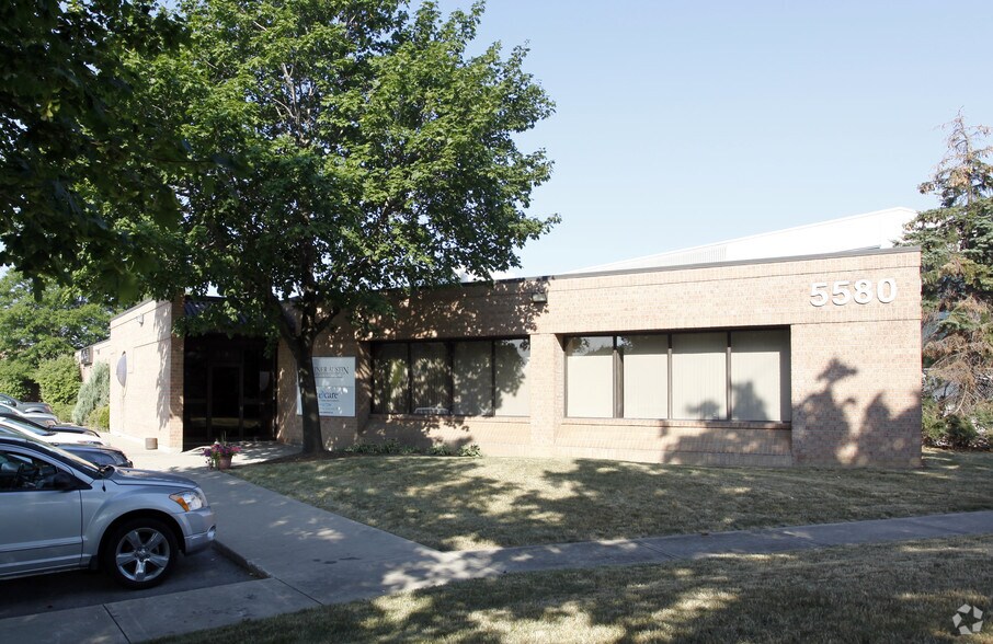 Primary Photo Of 5580 Kennedy Rd, Mississauga Warehouse For Lease