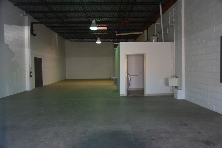 More Photos Of 2801 Merrilee Dr, Fairfax Warehouse For Lease