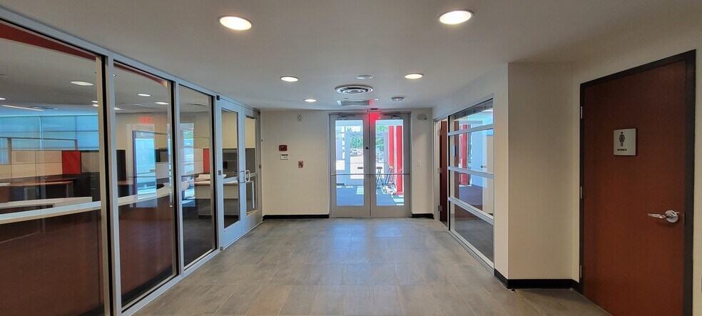 More Photos Of 100 5th Ave, Knoxville Office For Lease