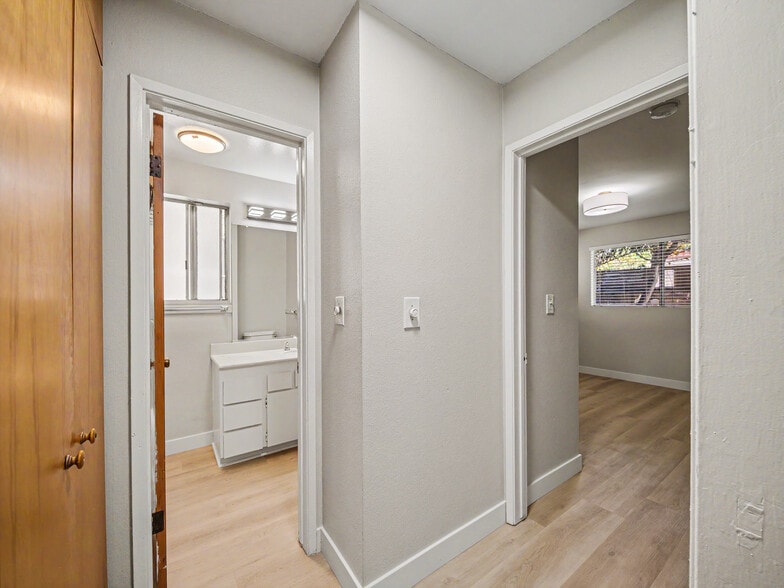 More Photos Of 2008 Canal St, Venice Apartments For Sale