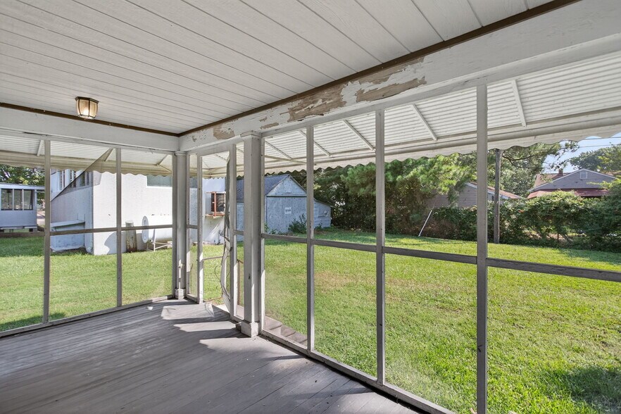 More Photos Of 5812 Jefferson Ave, Newport News Storefront For Sale