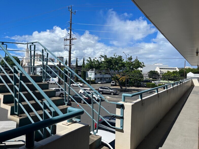More Photos Of 931 University Ave, Honolulu General Retail For Sale