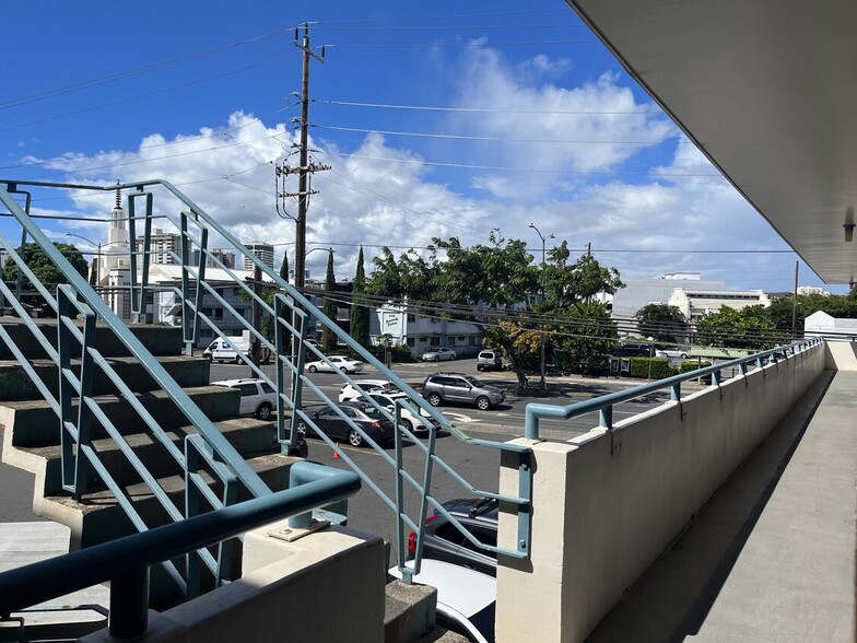 More Photos Of 931 University Ave, Honolulu General Retail For Sale