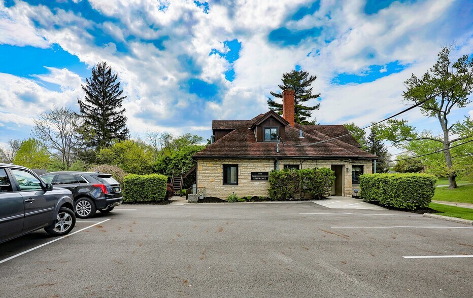 More Photos Of 5760 N High St, Worthington Office For Lease