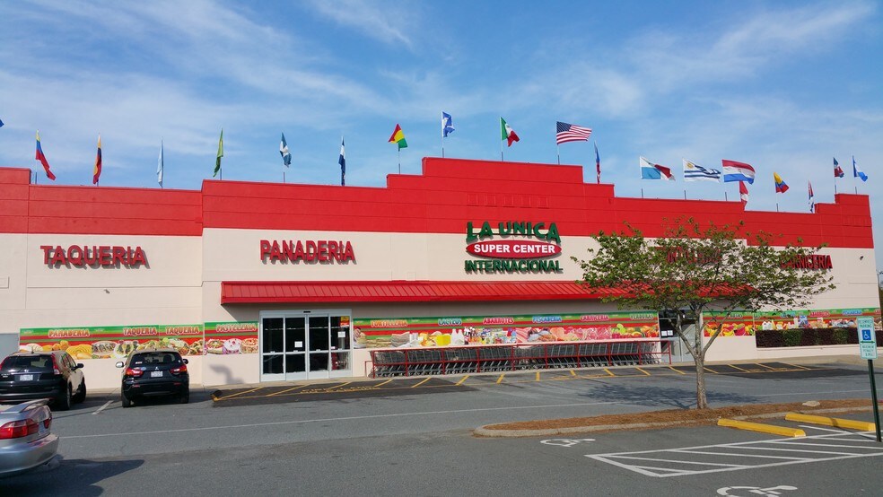 Primary Photo Of 5301-5323 E Independence Blvd, Charlotte Unknown For Lease