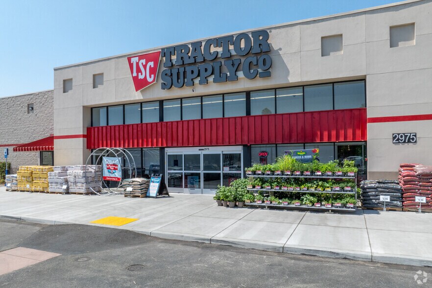 More Photos Of 2975 Johnson Dr, Ventura Freestanding For Lease