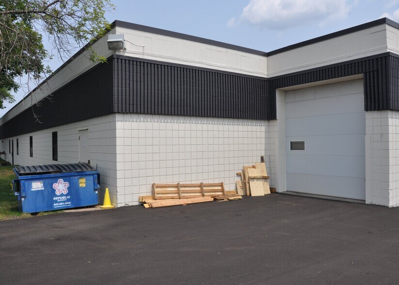 More Photos Of 1418 5th St S, Hopkins Manufacturing For Sale