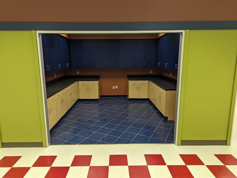 More Photos Of 716 Watervliet Ave, Dayton Storefront Retail Office For Sale