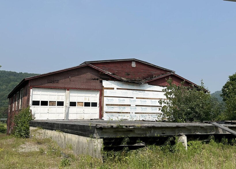 More Photos Of 13 Wall St, Northfield Industrial For Sale