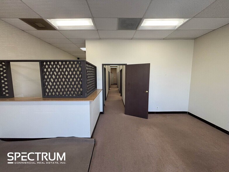 More Photos Of 21101-21163 Victory Blvd, Canoga Park Storefront Retail Office For Lease