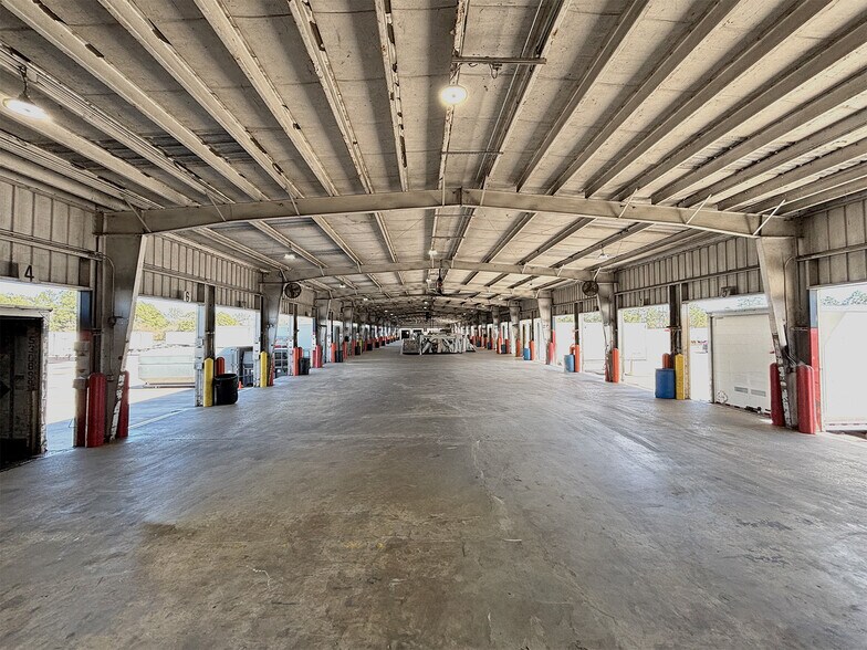 More Photos Of 10451 Rocket Ct, Orlando Truck Terminal For Lease