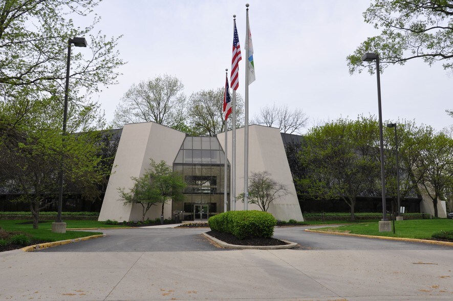 More Photos Of 2323 Lake Club Dr, Columbus Office For Lease