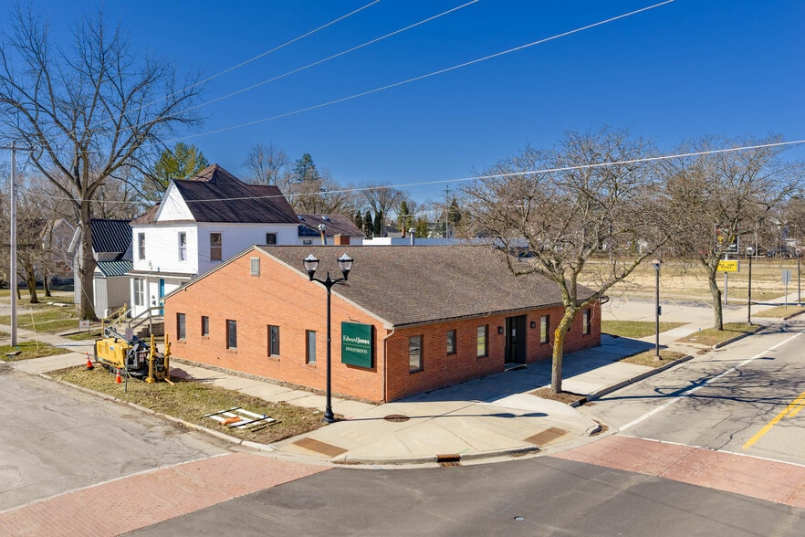 More Photos Of 303 W Superior St, Alma Storefront Retail Office For Sale