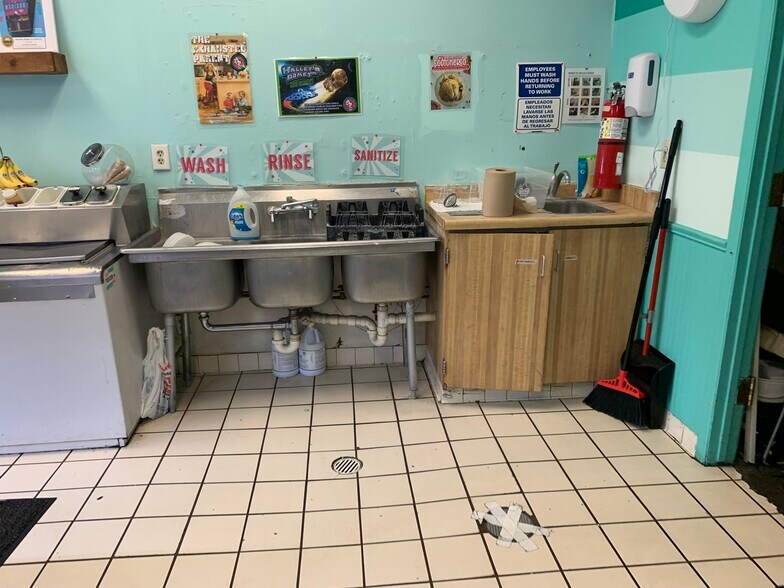 More Photos Of 1702-1740 Fordem Ave, Madison General Retail For Lease