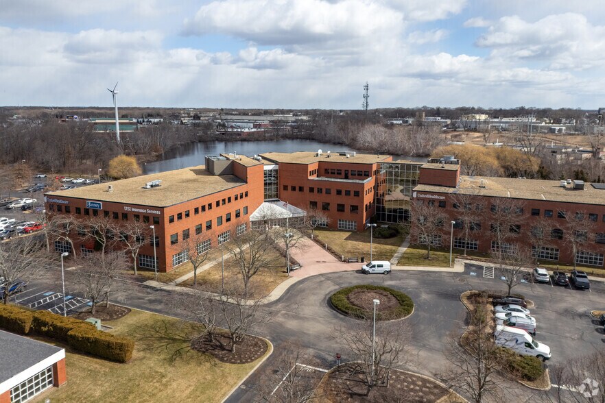 More Photos Of 475 Kilvert St, Warwick Office For Lease