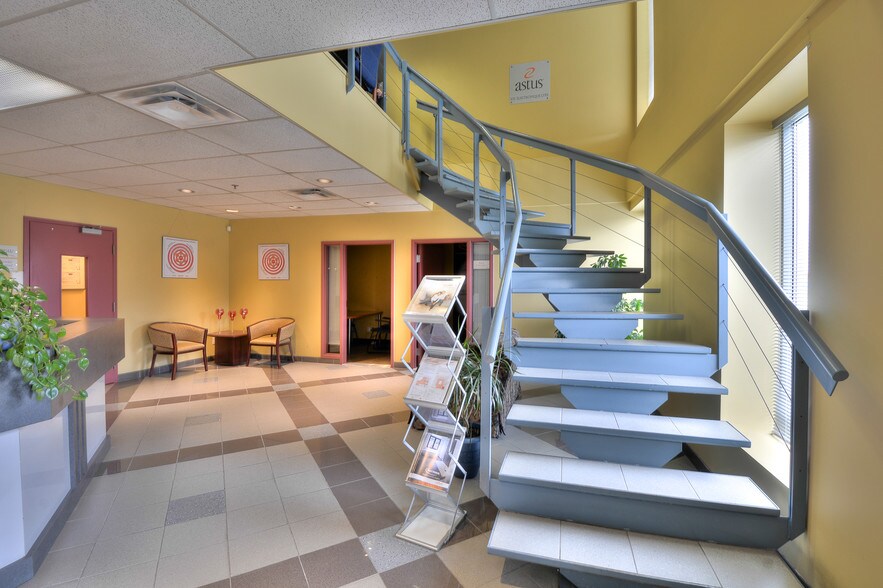 More Photos Of 2396-2400 Rue De La Province, Longueuil Office For Sale