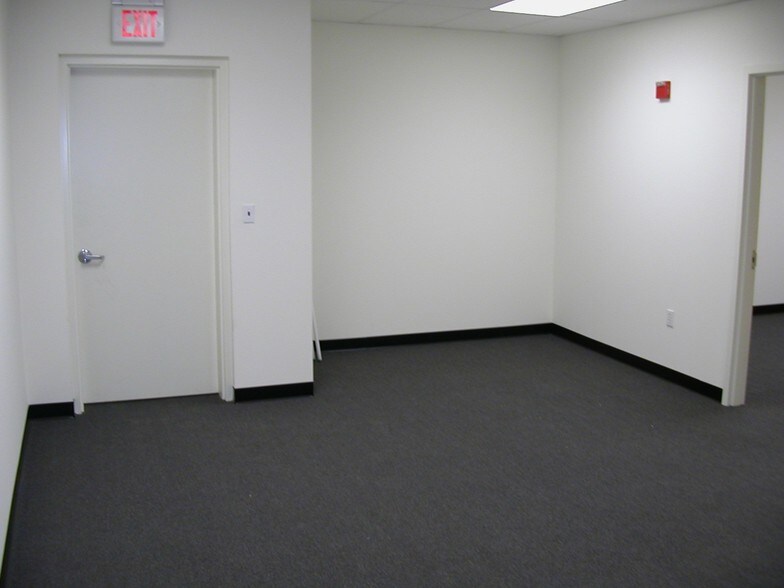 More Photos Of 1 Broad Ave, Fairview Warehouse For Lease