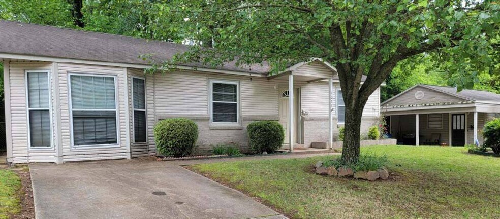 More Photos Of Main St, Benton Specialty For Sale