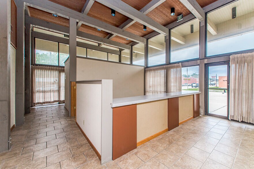 More Photos Of 724 Avenue F, Bogalusa Office For Sale