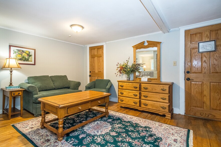 More Photos Of 78 Cream Hill Rd, Mendon Hospitality For Sale