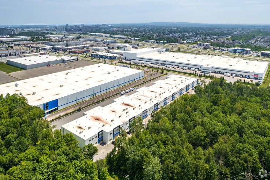 More Photos Of 4981 Rue Louis-B.-Mayer, Laval Showroom For Lease