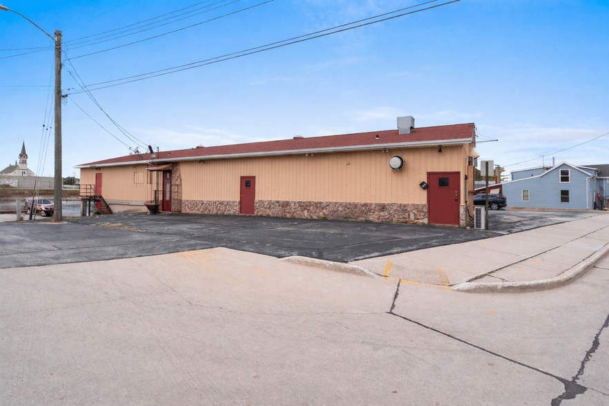 More Photos Of 1204 18th St, Two Rivers Bar For Sale