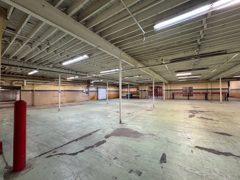 More Photos Of 195 Hudson St, Cornwall-on-Hudson Distribution For Lease