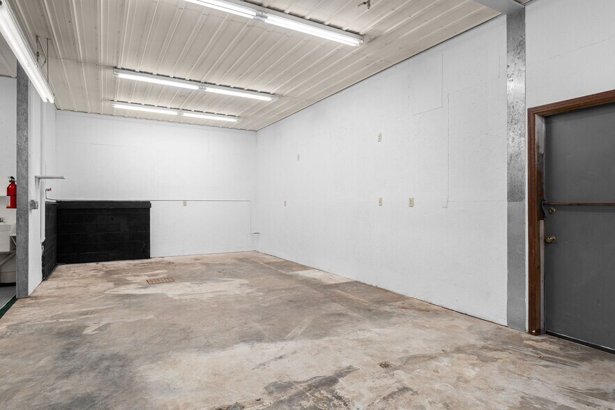 More Photos Of 438 Highway Ave S, Blooming Prairie Office For Sale