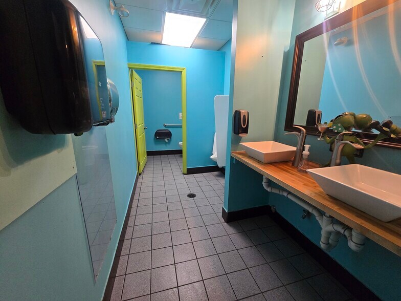 More Photos Of 48 School St, Lincoln Restaurant For Sale