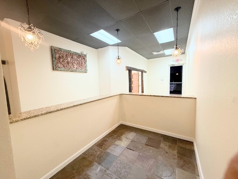 More Photos Of 3443 Pine Ridge Rd, Naples Business Park For Lease