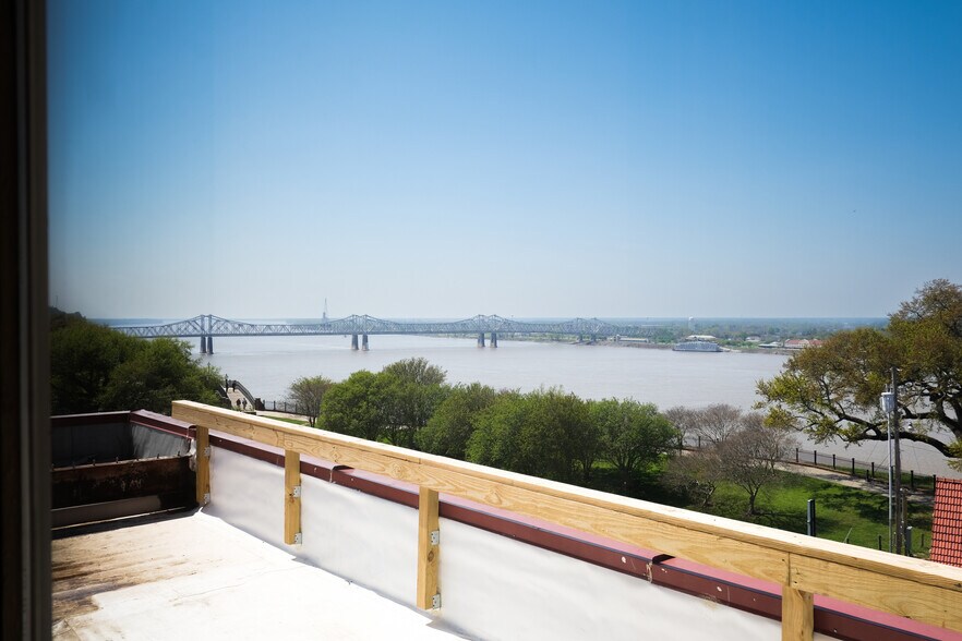 More Photos Of 200 N Canal St, Natchez Flex For Sale