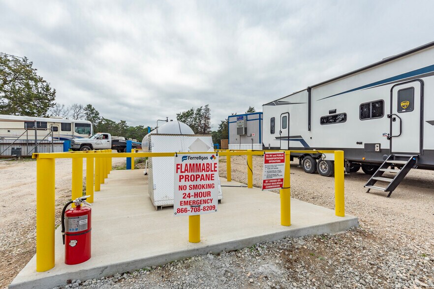 More Photos Of 11400 Thousand Trl, Willis Trailer Camper Park For Sale