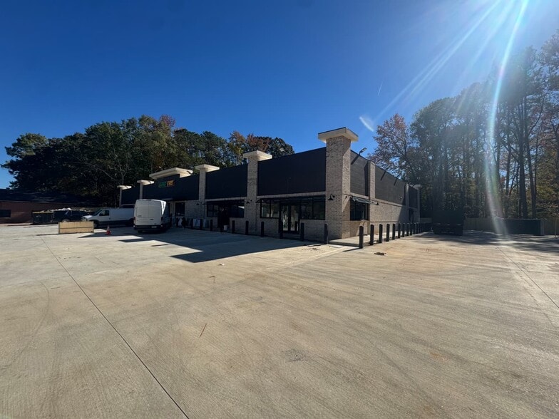 More Photos Of 3843 Glenwood Rd, Decatur Convenience Store For Lease
