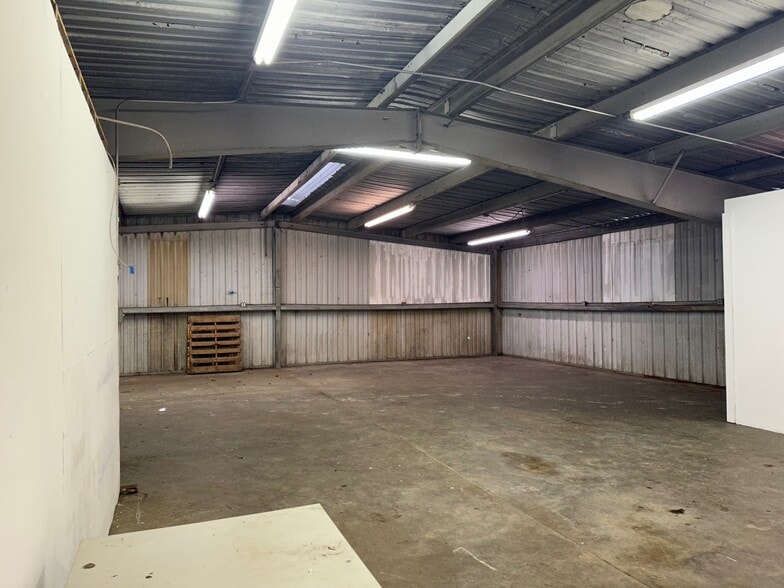 More Photos Of 115 E Murray St, Angleton Warehouse For Sale