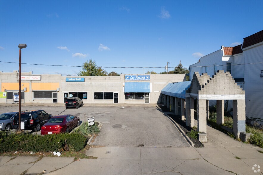 More Photos Of 1244-1256 Broadway St, Toledo Storefront For Lease