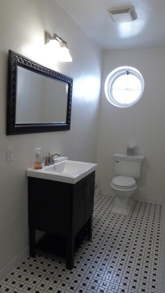 More Photos Of 451-461 E Main St, Ventura Storefront For Lease