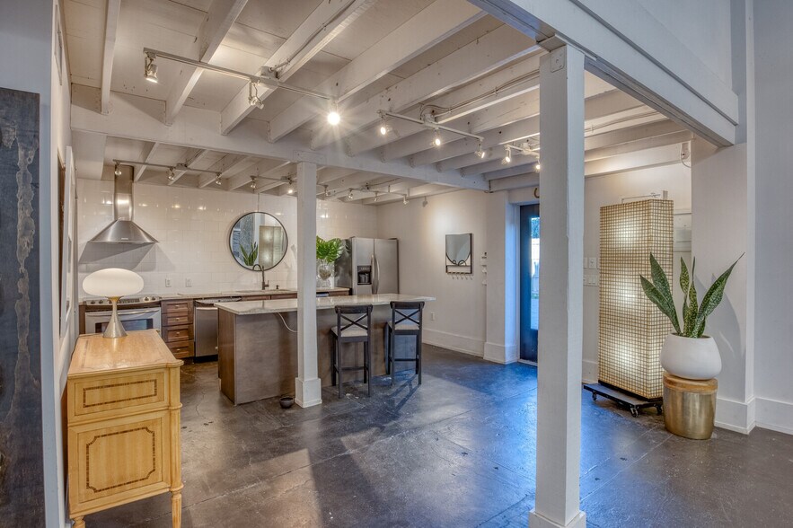 More Photos Of 1517 E 5th Ave, Tampa Office For Lease