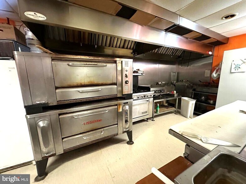 More Photos Of 15083 Summit Plz, Blue Ridge Summit Restaurant For Sale